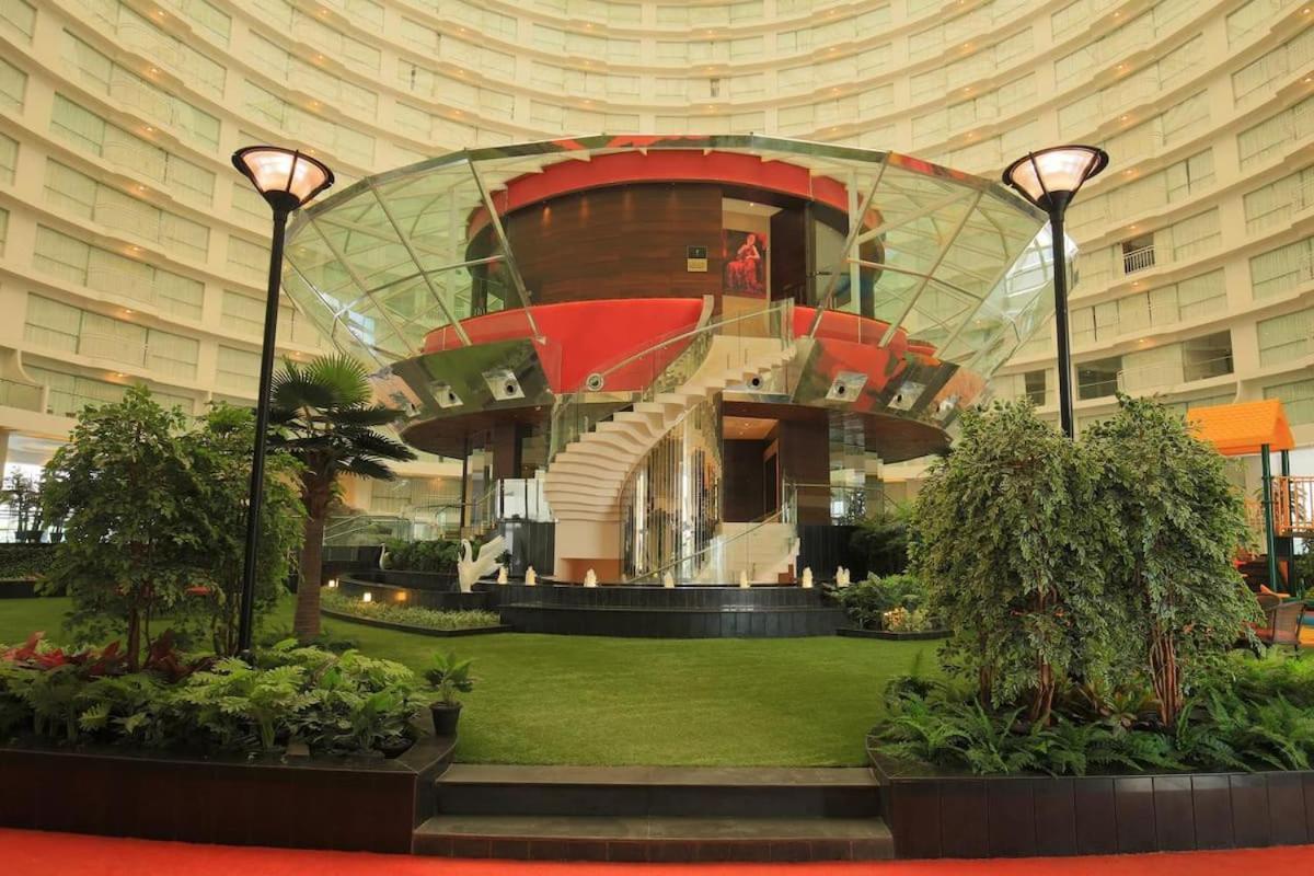 Rajhans Belliza Luxurious Studio Apartment 수라트 외부 사진