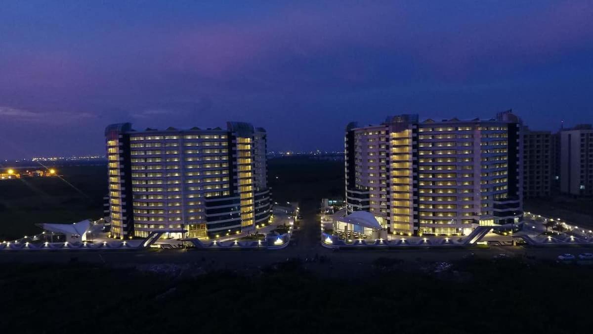 Rajhans Belliza Luxurious Studio Apartment 수라트 외부 사진