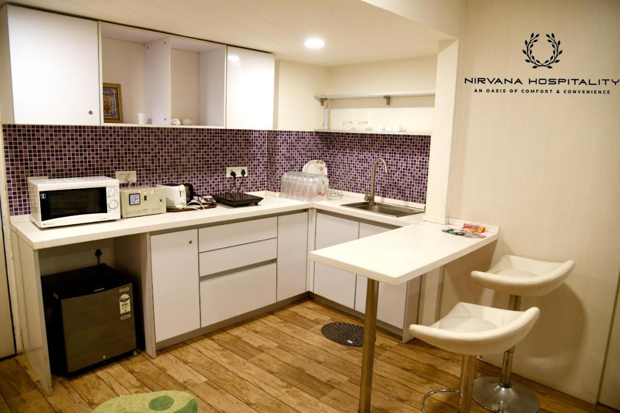 Rajhans Belliza Luxurious Studio Apartment 수라트 외부 사진