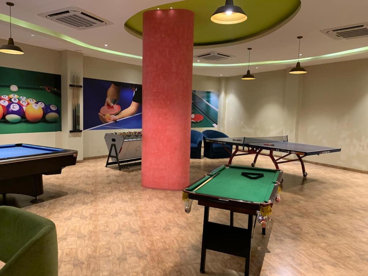 Rajhans Belliza Luxurious Studio Apartment 수라트 외부 사진