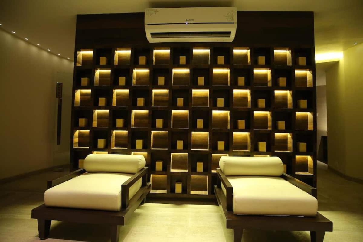 Rajhans Belliza Luxurious Studio Apartment 수라트 외부 사진