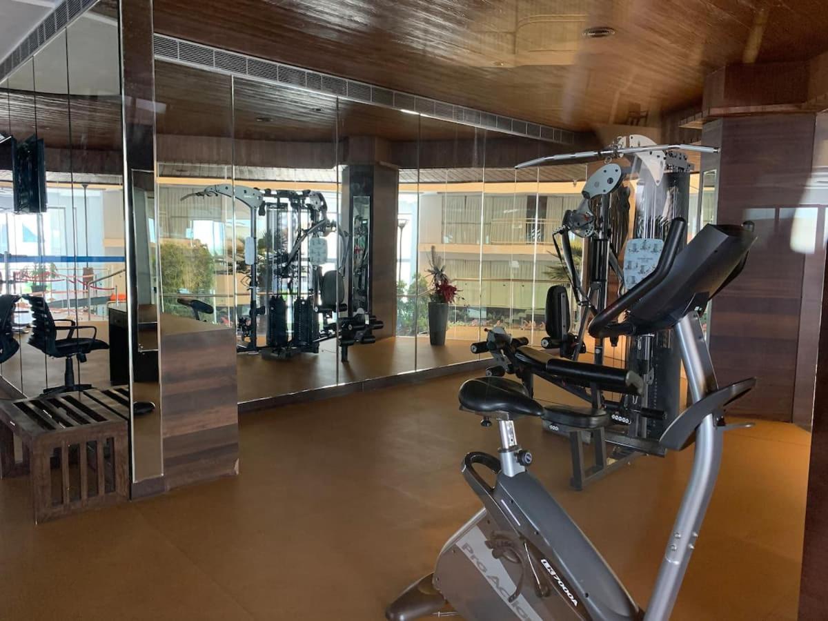 Rajhans Belliza Luxurious Studio Apartment 수라트 외부 사진